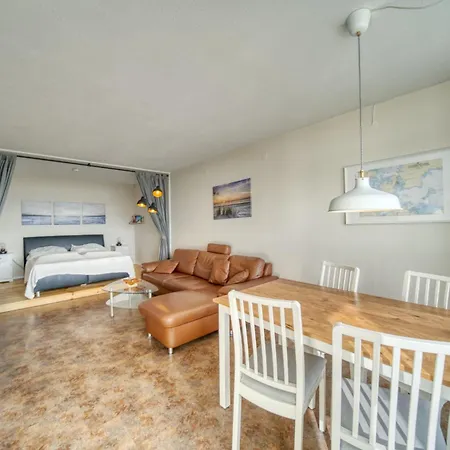 - Haus G, App 0g0704 Apartment *